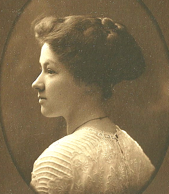 Photo of photos/Mary Agnes Taylor 1893 -1989 portrait